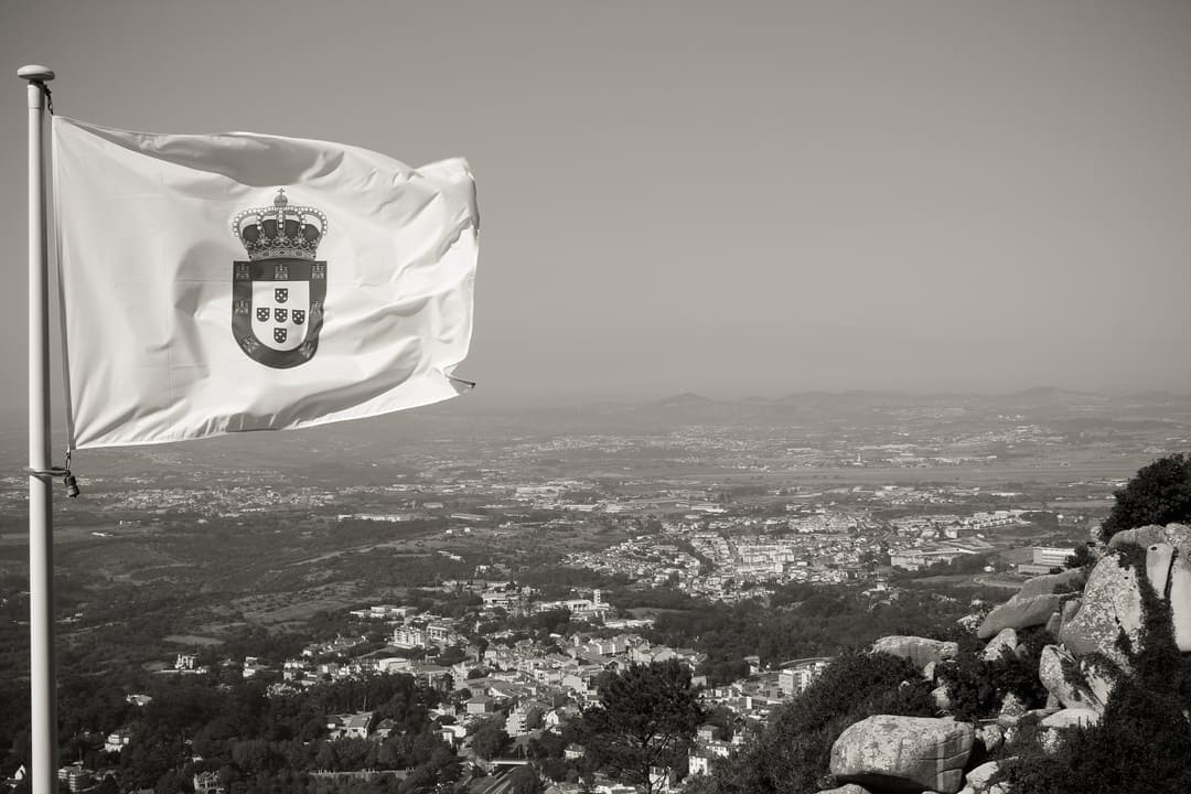 Paysage et drapeau sommet Biogradska Gora Noir et Blanc
