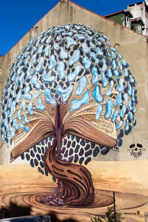 Lisbonne street art arbre livre